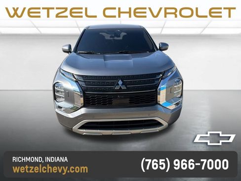 Used 2024 Mitsubishi Outlander SE AWD/4WD image 3