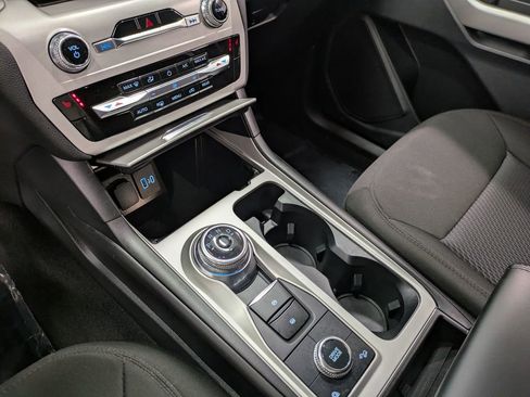 Used 2023 Ford Explorer XLT image 14