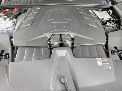 Certified 2025 Porsche Cayenne GTS AWD/4WD image 32