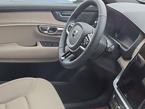 New 2026 Volvo XC90 T8 Plus image 8