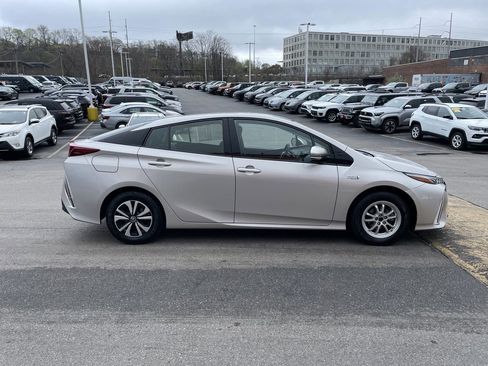 Used 2017 Toyota Prius Prime Premium image 7