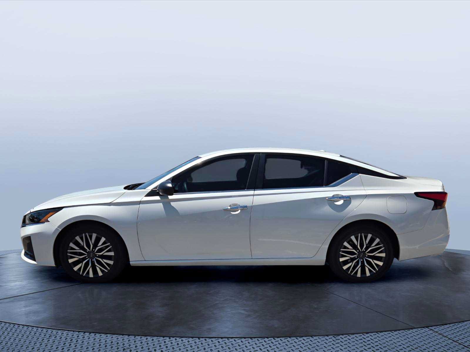 Used 2024 Nissan Altima 2.5 SV FWD image 11