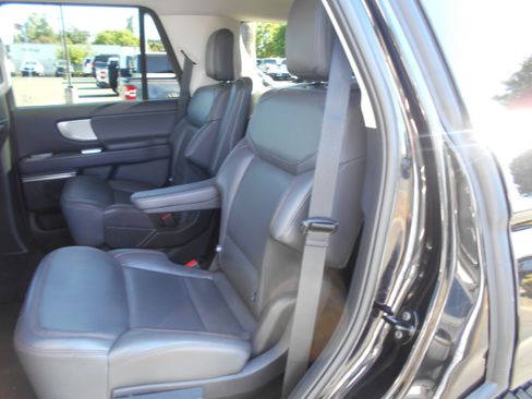 Used 2025 Ford Expedition Active AWD/4WD image 11