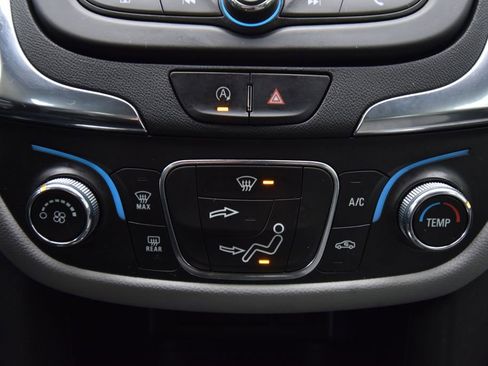 Used 2023 Chevrolet Equinox LS image 33