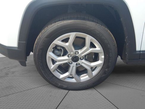 New 2025 Jeep Compass Latitude image 28