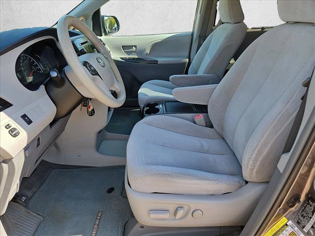 Used 2014 Toyota Sienna LE FWD image 15