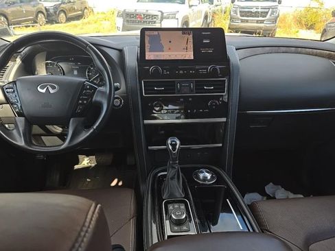 Used 2023 INFINITI QX80 Premium Select w/ All-Season Package image 3