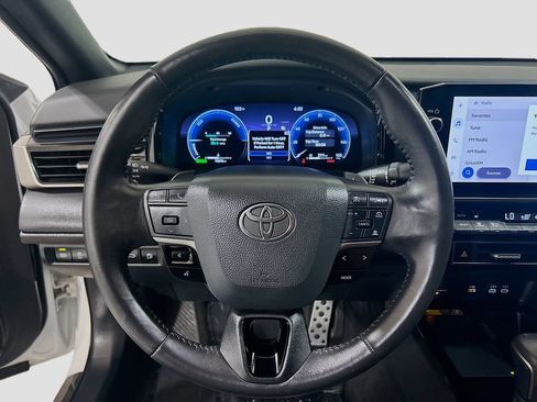 Used 2025 Toyota Camry XSE FWD image 9