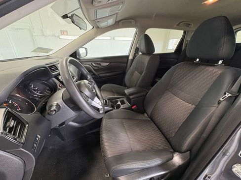 Used 2018 Nissan Rogue SV image 18