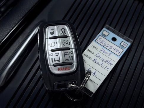 Certified 2025 Chrysler Pacifica Limited FWD image 47