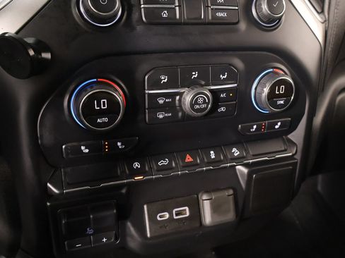 Used 2019 Chevrolet Silverado 1500 LT Trail Boss w/ Convenience Package AWD/4WD image 7