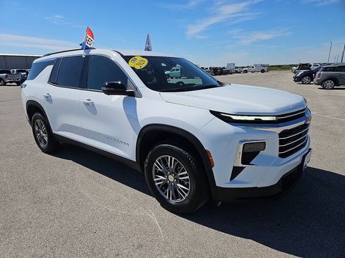 Used 2026 Chevrolet Traverse LT w/ Driver Confidence Package image 10