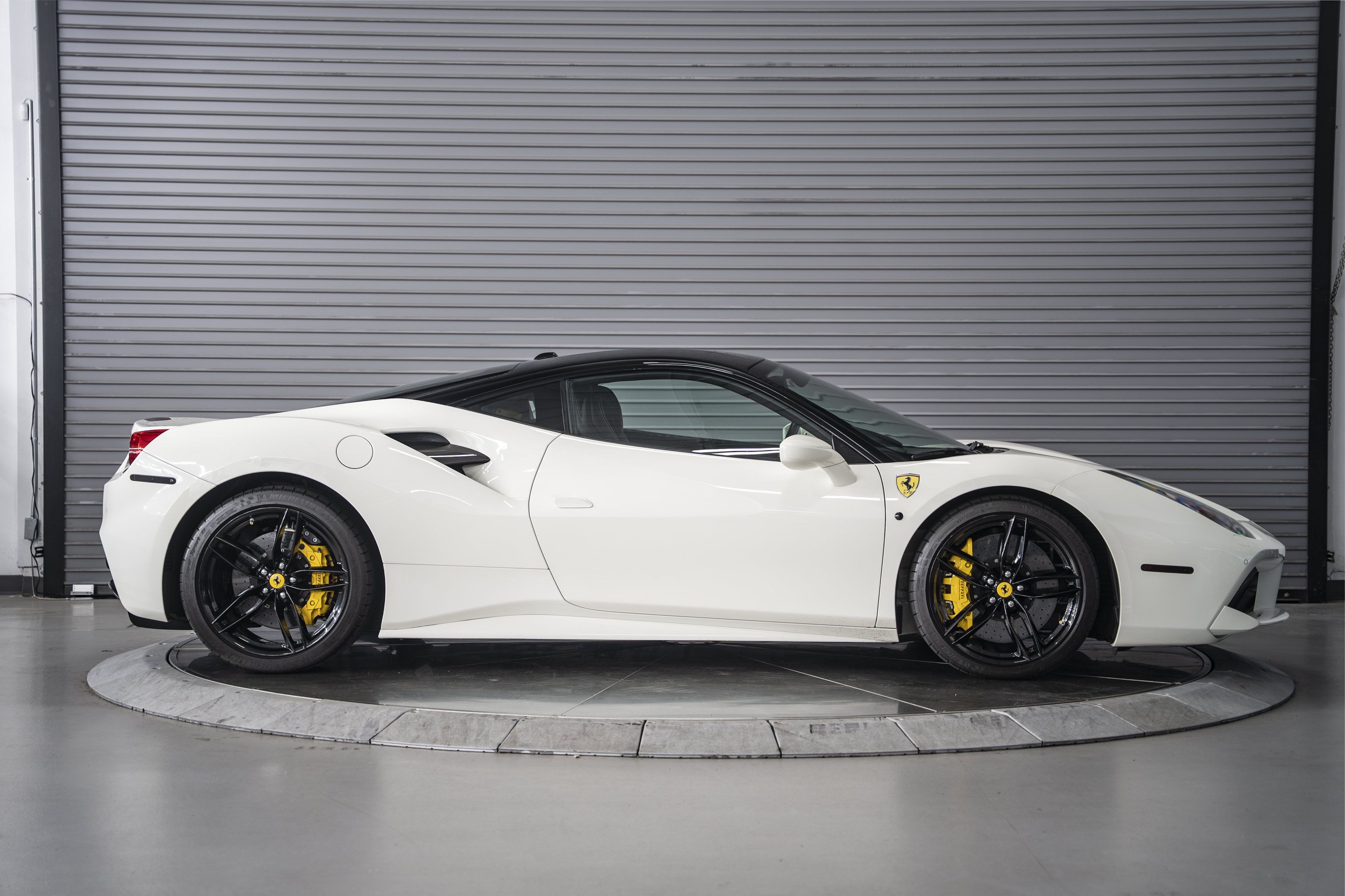 Used 2018 Ferrari 488 GTB RWD image 6