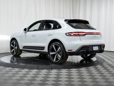 Used 2025 Porsche Macan image 32