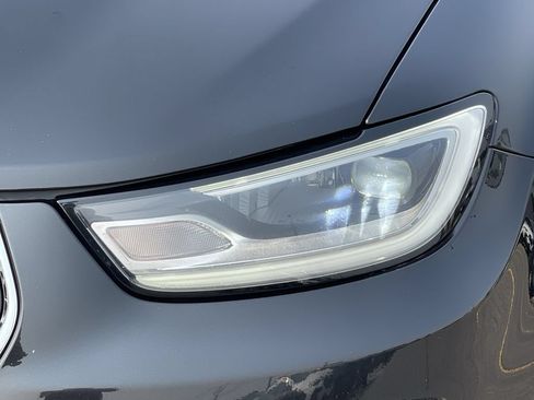 Used 2023 Chrysler Pacifica Touring-L FWD image 16