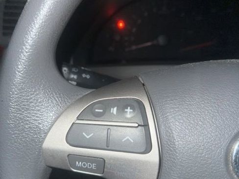 Used 2010 Toyota Camry LE image 16