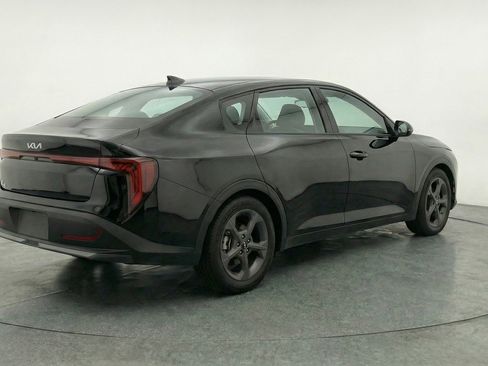 Used 2025 Kia K4 LXS image 9