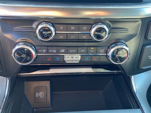 Used 2022 Ford F150 Lariat w/ Max Trailer Tow Package AWD/4WD image 18