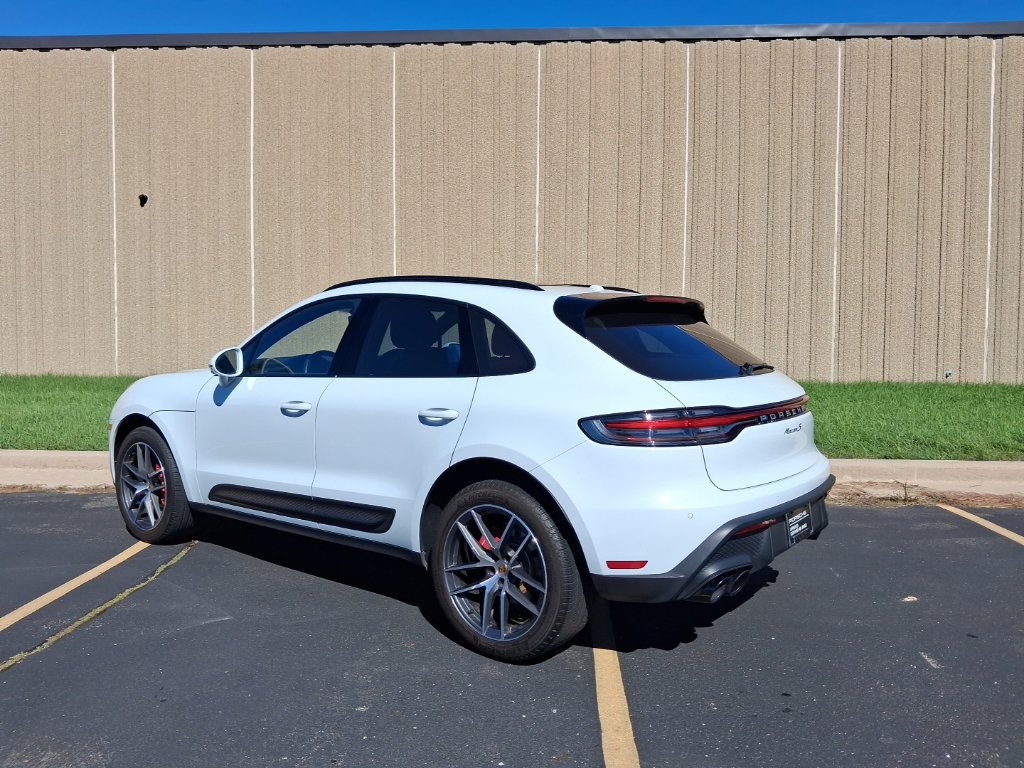 Certified 2024 Porsche Macan S AWD/4WD image 3