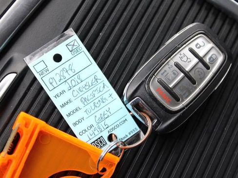 Used 2018 Chrysler Pacifica Touring-L Plus image 39