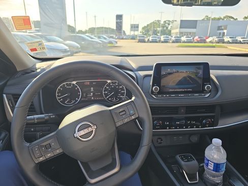 Used 2026 Nissan Rogue SV w/ Cold Weather Package FWD image 11