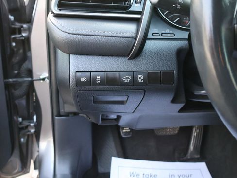 Used 2023 Toyota Camry SE w/ Convenience Package FWD image 10