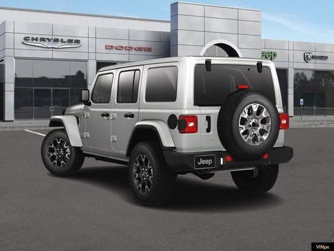 New 2025 Jeep Wrangler Unlimited Sahara w/ Technology Group AWD/4WD image 5