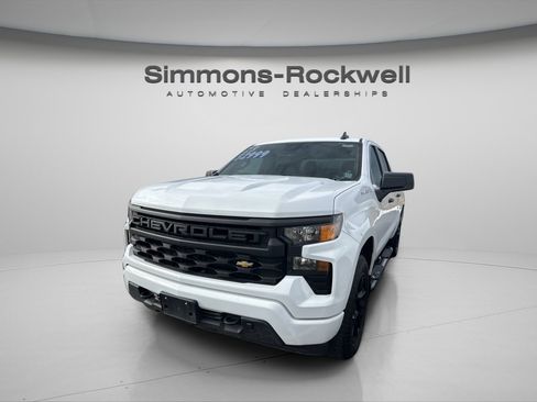 Used 2022 Chevrolet Silverado 1500 Custom image 3
