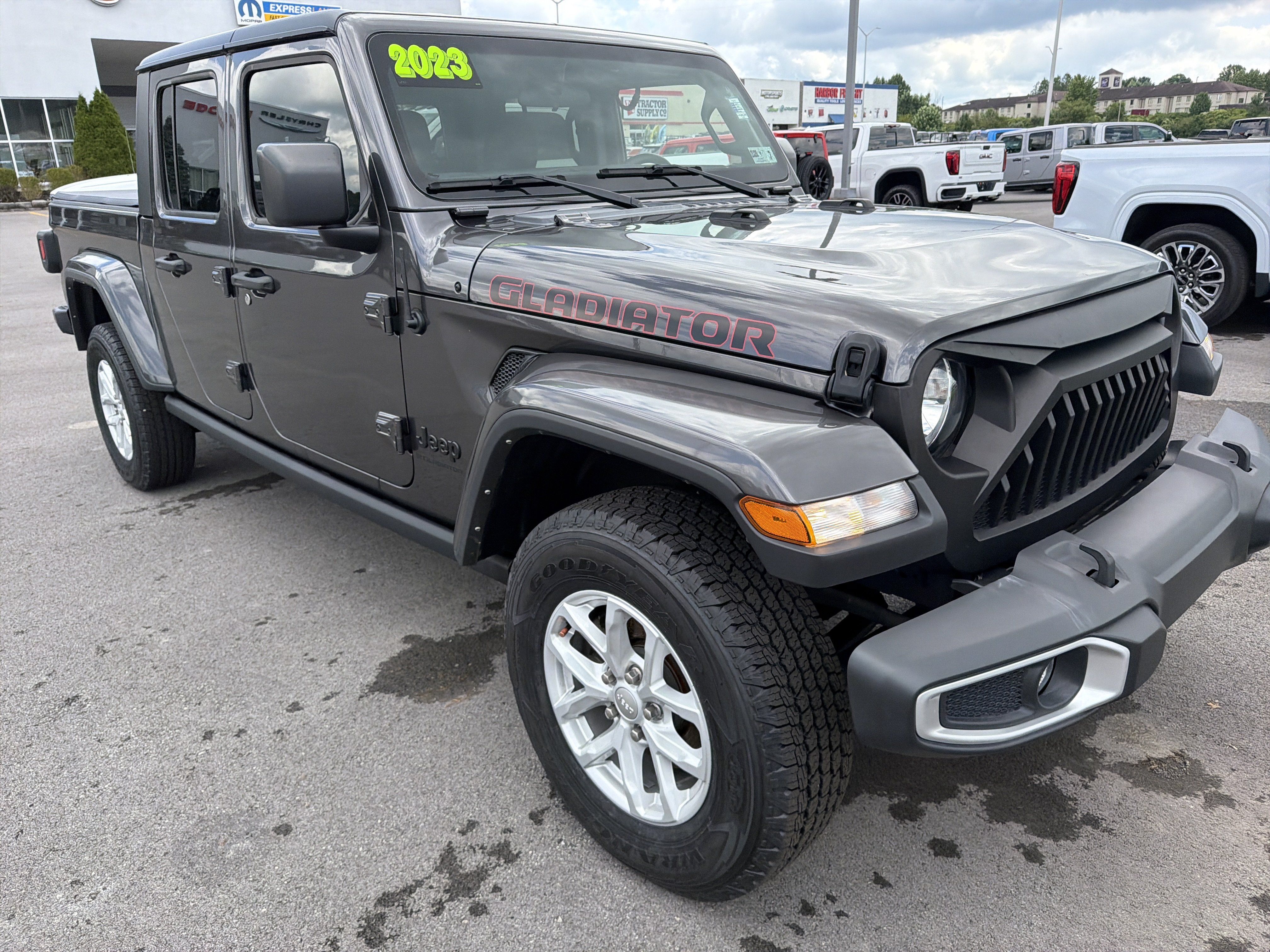 Used 2023 Jeep Gladiator Sport AWD/4WD image 3