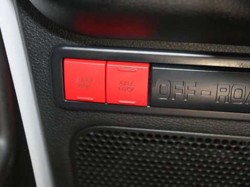 Used 2018 Jeep Wrangler Rubicon AWD/4WD image 13
