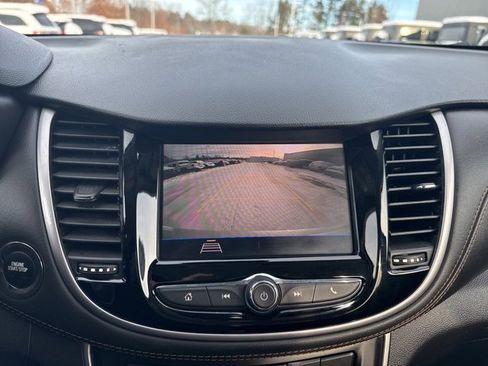 Used 2022 Chevrolet Trax LT w/ LT Convenience Package image 23