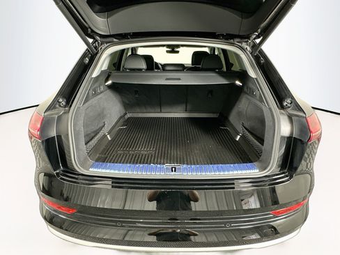 Used 2022 Audi e-tron Premium AWD/4WD image 29