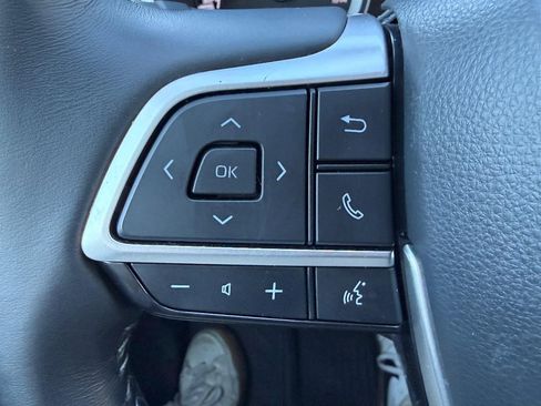 Used 2022 Toyota Highlander XLE image 17