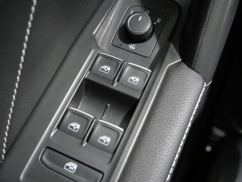 Used 2022 Volkswagen Tiguan SE AWD/4WD image 14