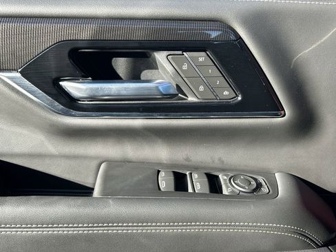 Used 2025 GMC Yukon Elevation image 23