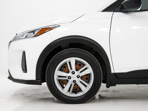 Used 2021 Nissan Kicks S image 24