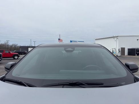 Used 2025 Chevrolet Equinox LT w/ Safety and Technology Package image 25