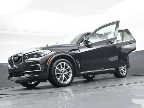 Used 2023 BMW X5 xDrive40i AWD/4WD image 46