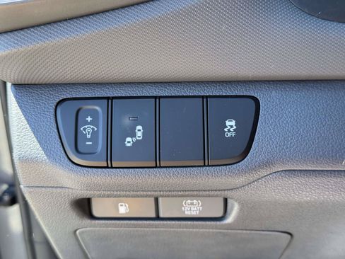 Used 2018 Hyundai Ioniq Limited FWD image 19