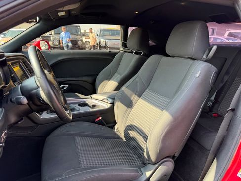 Used 2018 Dodge Challenger R/T image 6