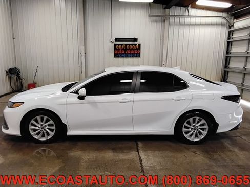Used 2022 Toyota Camry LE FWD image 5