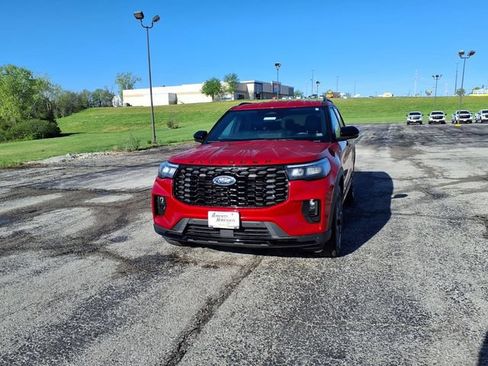 Used 2025 Ford Explorer ST-Line w/ ST-Line Street Pack AWD/4WD image 41