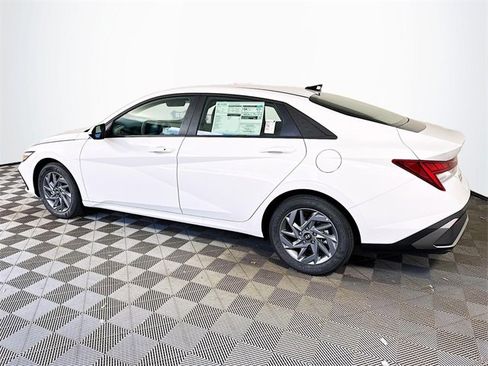 New 2025 Hyundai Elantra Blue image 6