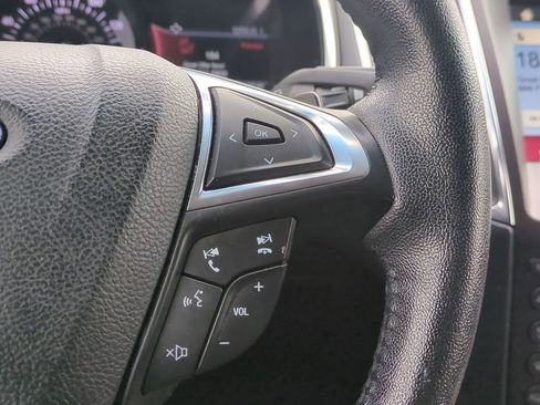 Used 2018 Ford Edge Titanium image 26