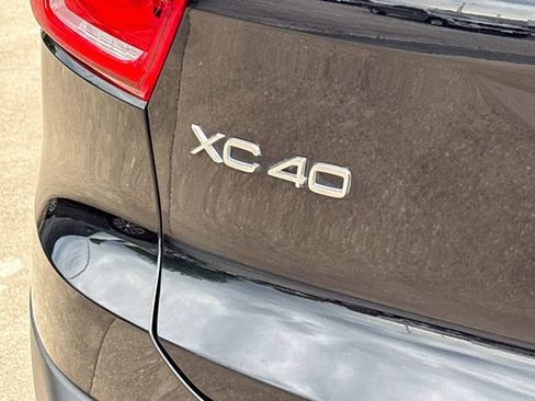 Used 2025 Volvo XC40 B5 Core AWD/4WD image 6