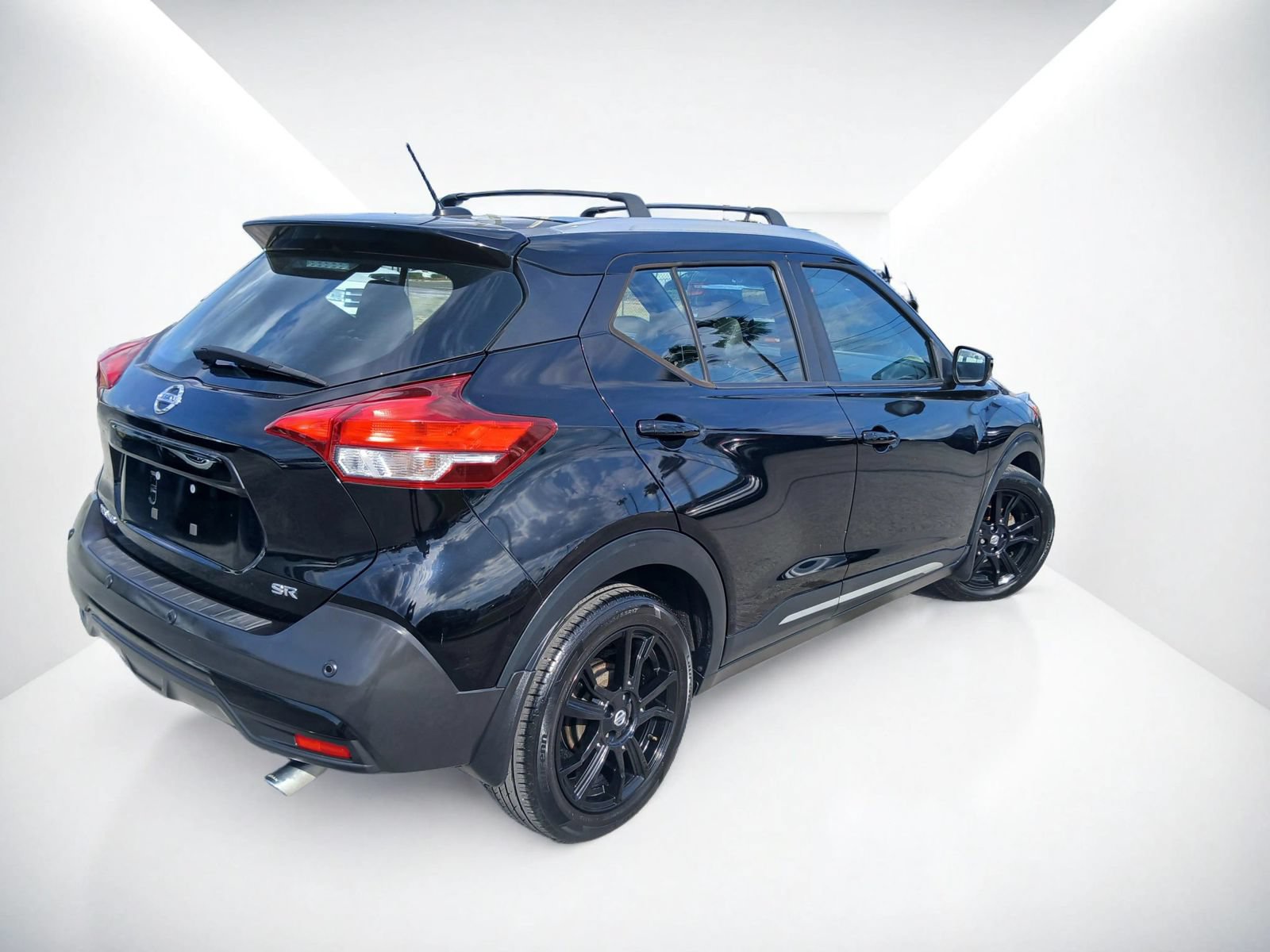 Used 2020 Nissan Kicks SR w/ SR Premium Package FWD image 4