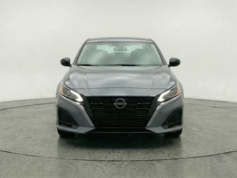 Used 2025 Nissan Altima 2.5 SV image 2