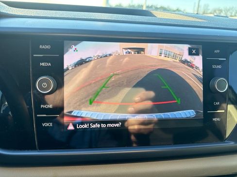 Used 2022 Volkswagen Taos SE image 28