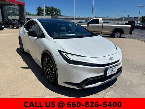 Used 2023 Toyota Prius Limited w/ Limited Premium Package FWD image 4