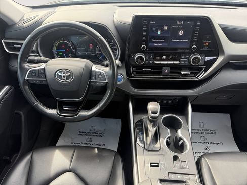 Used 2021 Toyota Highlander XLE AWD/4WD image 10